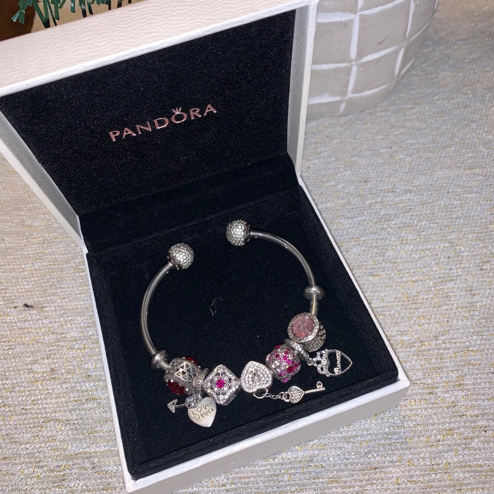 🤩BOGO 1/2 off🤩Beautiful Sparkling Pandora Bangle